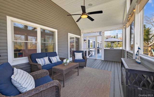 270 Edgewood Avenue, Oakdale, NY 11769