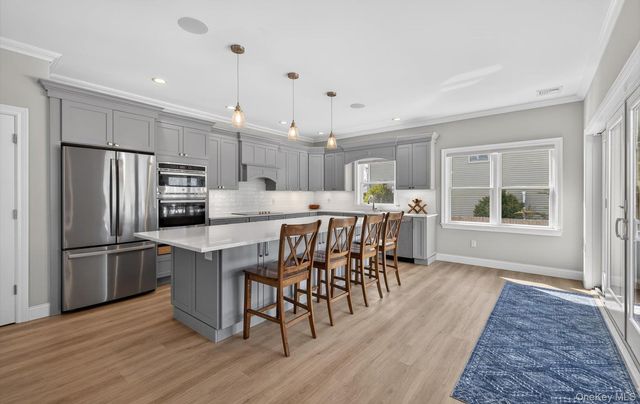 270 Edgewood Avenue, Oakdale, NY 11769