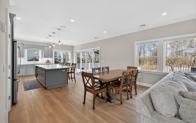 270 Edgewood Avenue, Oakdale, NY 11769