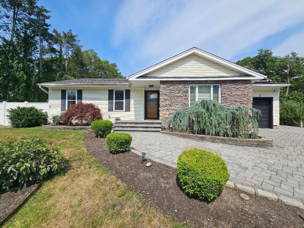 143 N Summit Avenue, Patchogue, NY 11772