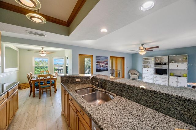 1125 PINELLAS BAYWAY S 305, St Petersburg, FL 33715