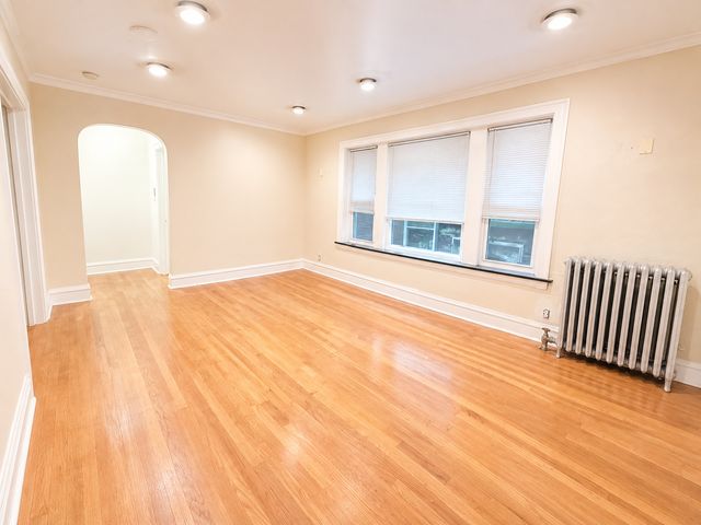 2044 W Farragut Avenue 1C, Chicago, IL 60625