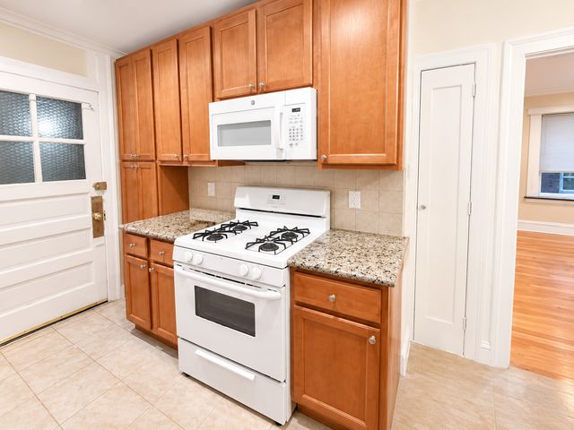 2044 W Farragut Avenue 1C, Chicago, IL 60625