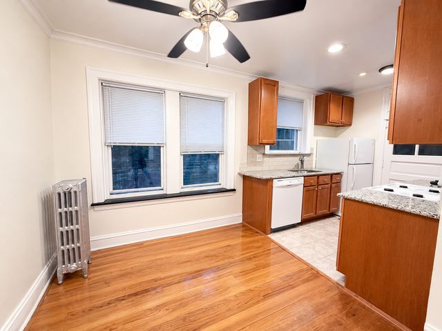2044 W Farragut Avenue 1C, Chicago, IL 60625