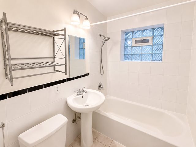 2044 W Farragut Avenue 1C, Chicago, IL 60625
