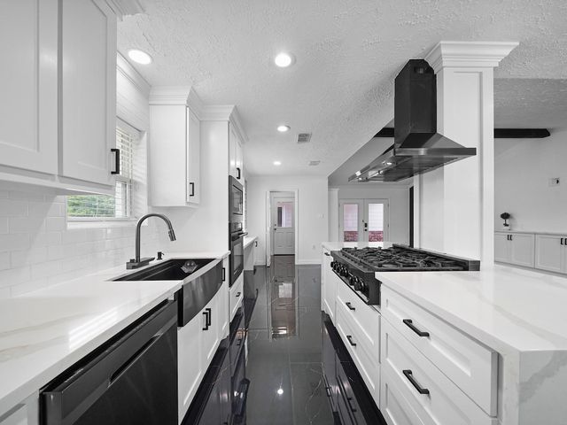 9114 Tooley Drive, Houston, TX 77031