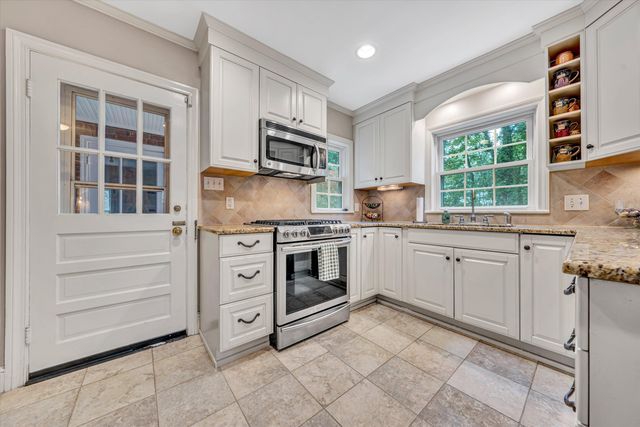 W 3143 Ridge RD, Roanoke, VA 24014