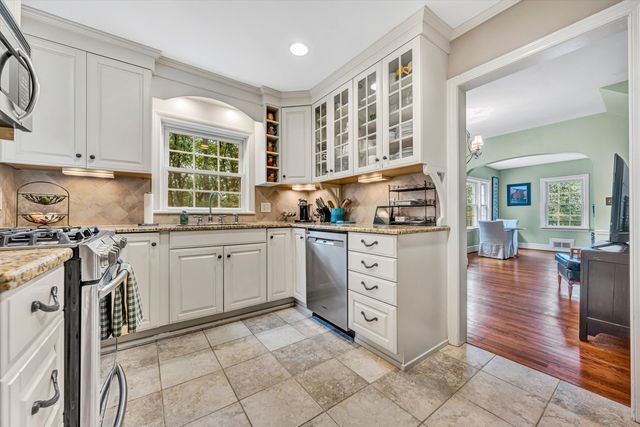 W 3143 Ridge RD, Roanoke, VA 24014