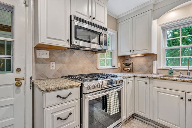 W 3143 Ridge RD, Roanoke, VA 24014