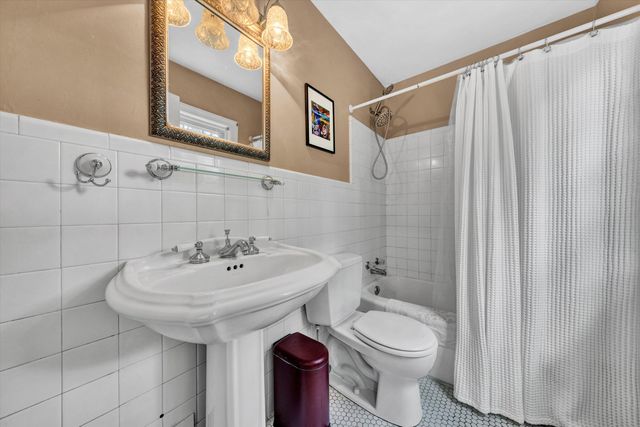 W 3143 Ridge RD, Roanoke, VA 24014