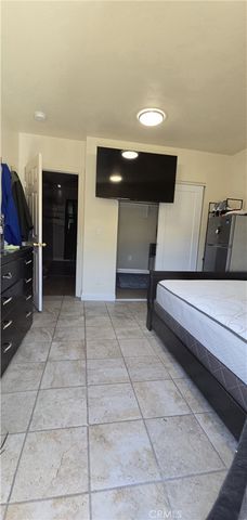 700 W 77th, Los Angeles, CA 90044