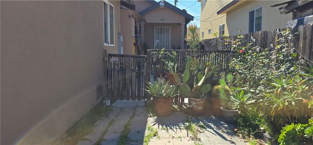 700 W 77th, Los Angeles, CA 90044