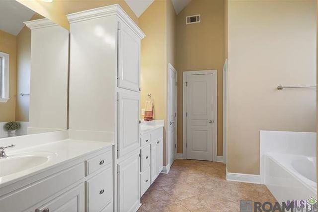 36303 E Pine Grove Ct, Prairieville, LA 70769