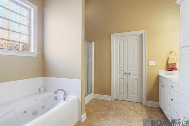 36303 E Pine Grove Ct, Prairieville, LA 70769