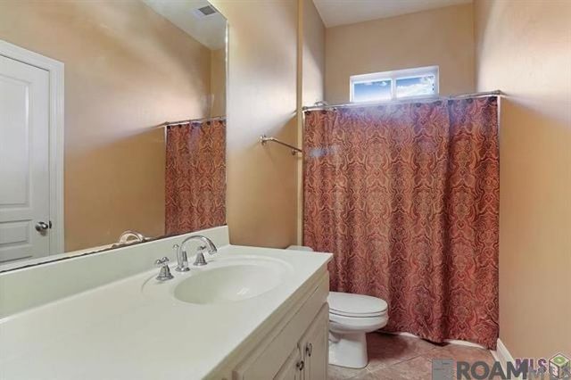 36303 E Pine Grove Ct, Prairieville, LA 70769