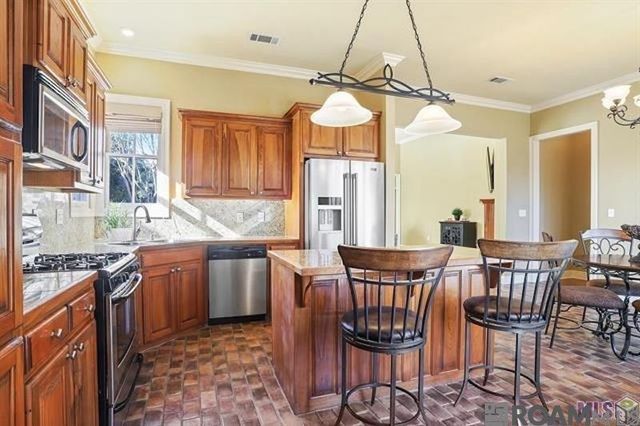 36303 E Pine Grove Ct, Prairieville, LA 70769