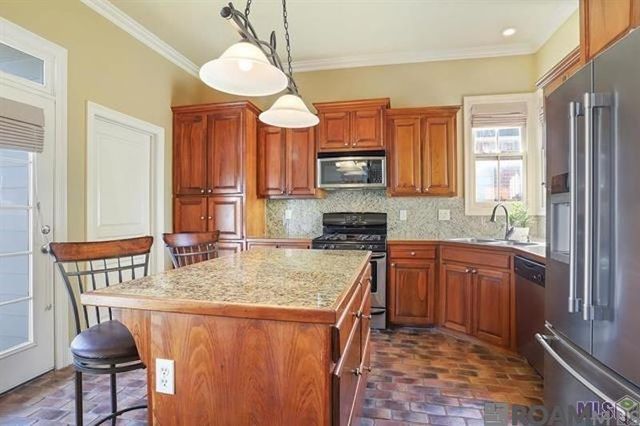 36303 E Pine Grove Ct, Prairieville, LA 70769