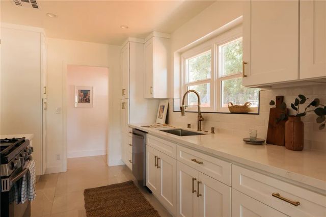 6417 La Riba Way, Los Angeles, CA 90042