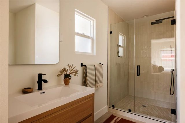 6417 La Riba Way, Los Angeles, CA 90042