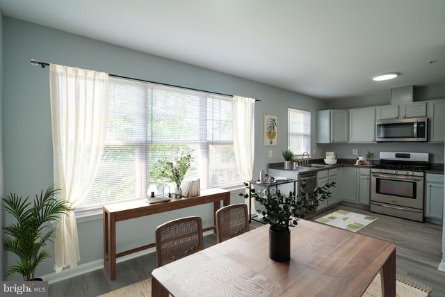 902 BLAKNEY LN SE, Washington, DC 20032