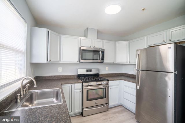 902 BLAKNEY LN SE, Washington, DC 20032