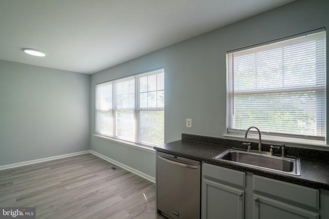 902 BLAKNEY LN SE, Washington, DC 20032