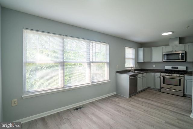 902 BLAKNEY LN SE, Washington, DC 20032