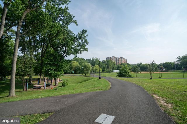 902 BLAKNEY LN SE, Washington, DC 20032