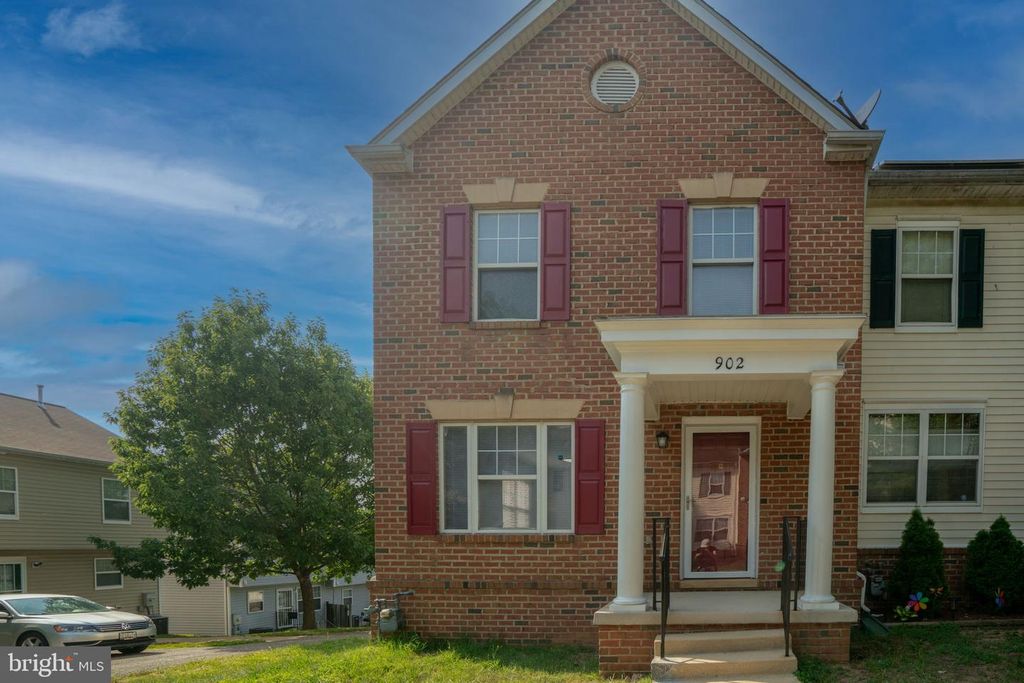 902 BLAKNEY LN SE, Washington, DC 20032