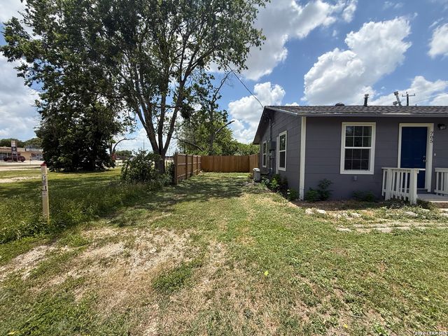 705 CROCKETT DR, Universal City, TX 78148