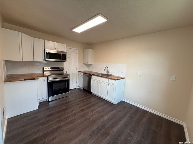 705 CROCKETT DR, Universal City, TX 78148