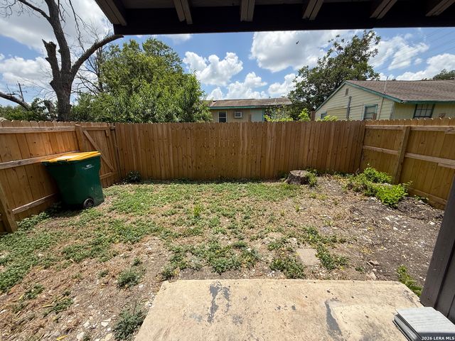 705 CROCKETT DR, Universal City, TX 78148