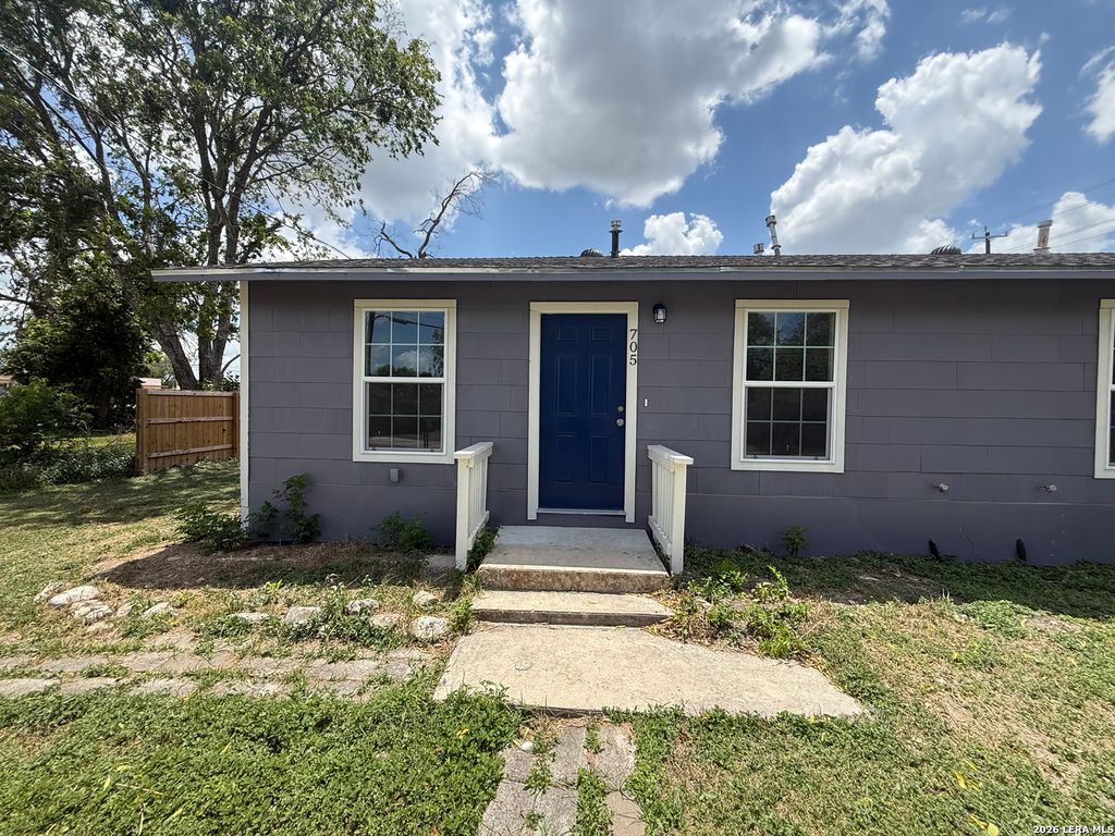 705 CROCKETT DR, Universal City, TX 78148