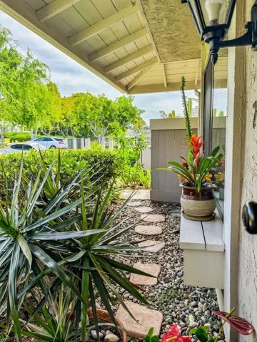 7975 Playmor Ter, San Diego, CA 92122