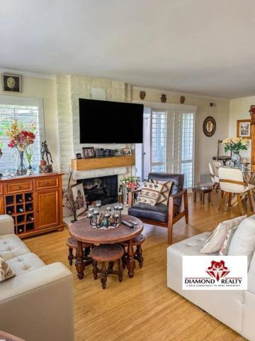 7975 Playmor Ter, San Diego, CA 92122