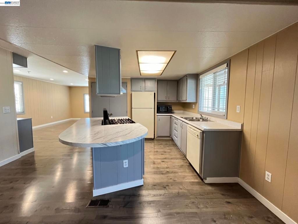 Image 7 of property listing at 28830 Granada Dr., Hayward, CA 94544