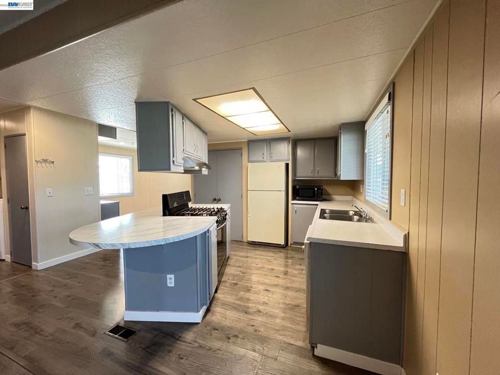 Image 9 of property listing at 28830 Granada Dr., Hayward, CA 94544