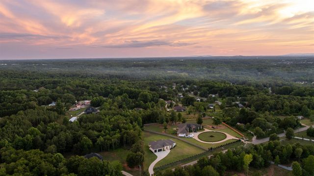 1730 Riveroak Road, Inman, SC 29349