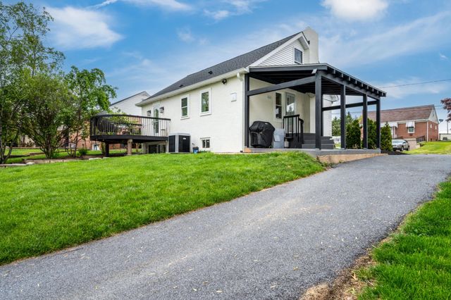 520 ELM ST, Denver, PA 17517