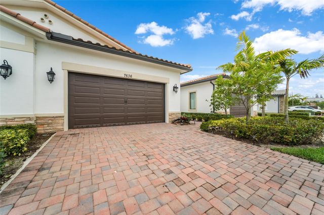 7636 N Blue Spring Drive 7636, Parkland, FL 33067