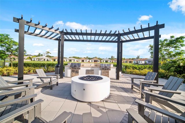 7636 N Blue Spring Drive 7636, Parkland, FL 33067