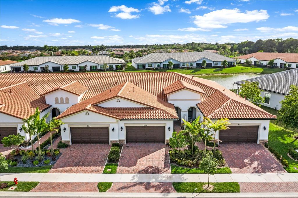 7636 N Blue Spring Drive 7636, Parkland, FL 33067