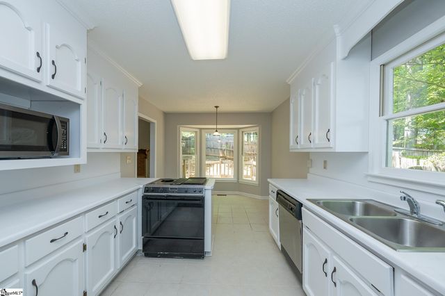 10 Fox Ridge Way, Taylors, SC 29687