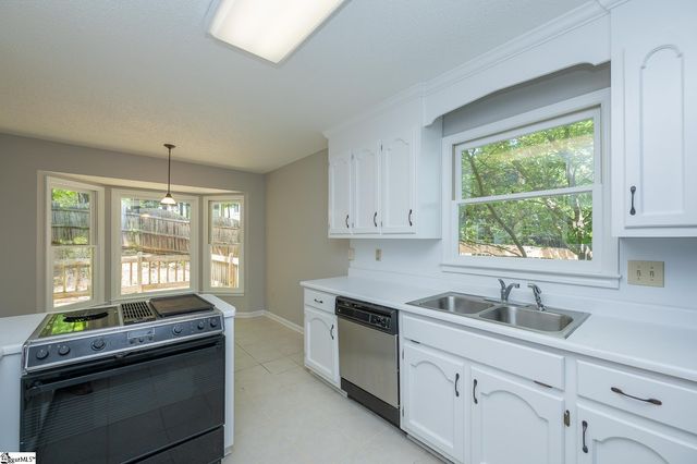 10 Fox Ridge Way, Taylors, SC 29687