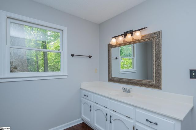 10 Fox Ridge Way, Taylors, SC 29687