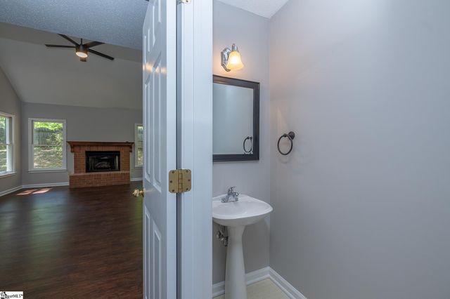 10 Fox Ridge Way, Taylors, SC 29687