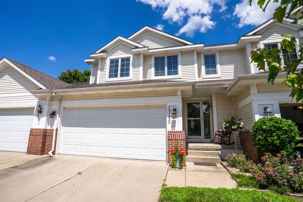 1745 Waters Edge Drive, Pleasant Hill, IA 50327