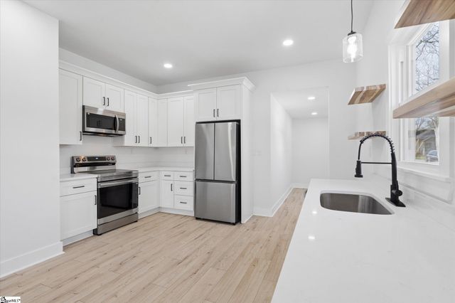 20 4th Avenue, Greenville, SC 29611