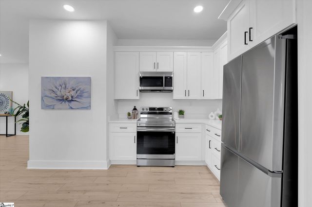 20 4th Avenue, Greenville, SC 29611