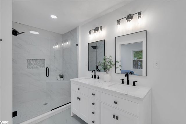 20 4th Avenue, Greenville, SC 29611